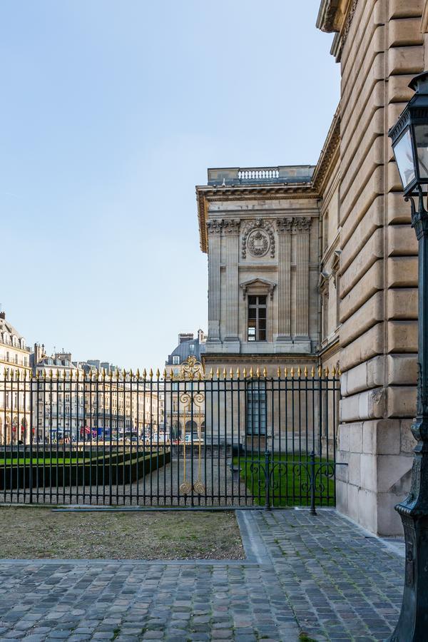 Veeve - Steps From The Louvre Apartment Paris Exterior photo